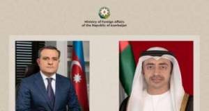 Ceyhun Bayramov həmkarı ilə danışdı