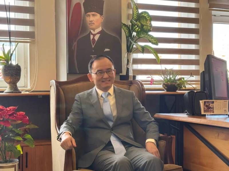 Çin Səfiri Ankarada tələbələrlə türk nəğməsi oxudu - Ayrancı Liseyində Təhsil Əlaqələri Möhkəmləndirilir