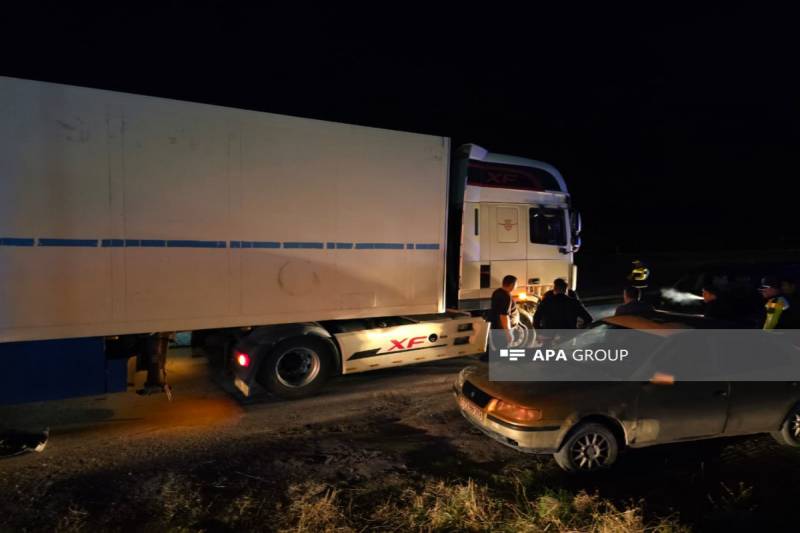 Naxçıvanda yük maşını ilə minik avtomobili toqquşub, ölən var - FOTO