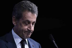 Sarkozi cəzasını təknəfərlik kamerada çəkəcək Xəbər şəkili