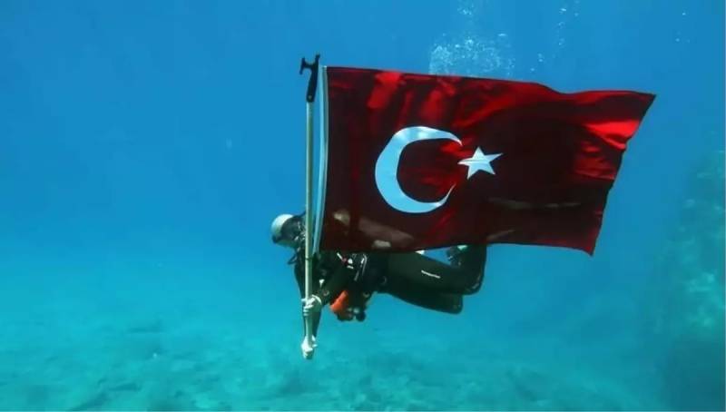 Fethiyedə Cümhuriyyət Bayramı: Dəniz Altında 5 Metr Dərinlikdə Türk Bayrağı Coşğusu