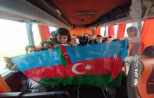 Xocalının Təzəbinə və Şuşakənd kəndlərinə növbəti köç karvanı yola düşüb Xəbər şəkili