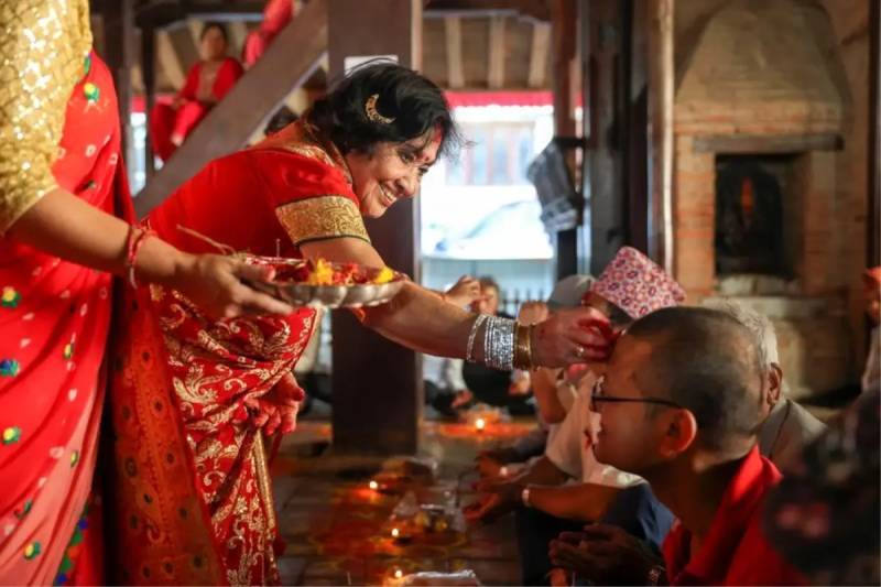 Nepaldakı Tihar Festivalı Coşqusu: Bhai Tika Günündə Bacılar Qardaşları Üçün Necə Dua Etdilər Xəbər şəkili