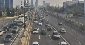 Texniki nasaz avtomobilin yolda qalması nəqliyyatı iflic edib Xəbər şəkili