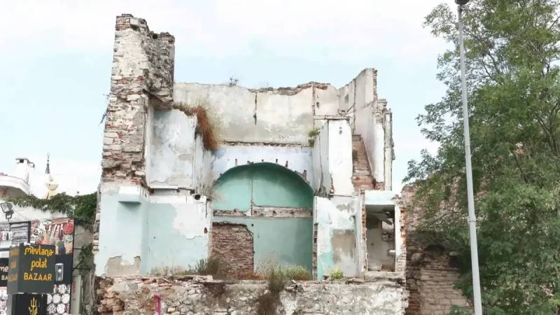 İstanbulun Fateh Rayonunda Tarixi Qala Divarları Qalıqları Ciddi Təhlükə Yaradır Xəbər şəkili