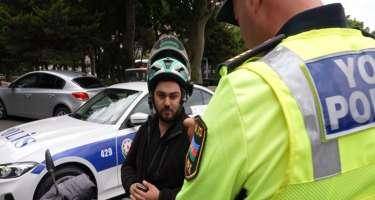 Yol polisi motokuryerlərə nəzarəti gücləndirdi