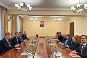 Türkiyə XİN başçısının müavini Hikmət Hacıyev və Xələf Xələfovla ikitərəfli münasibətləri müzakirə edib Xəbər şəkili