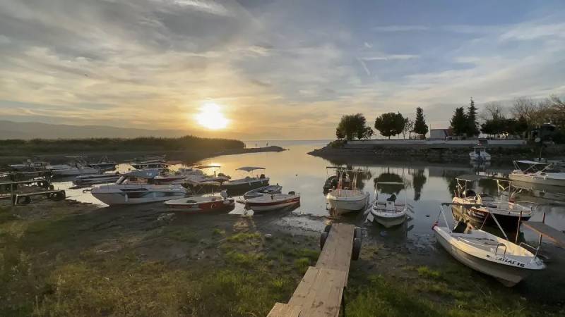 Türkiyənin Ən Böyük Şirin Su Ehtiyatı Təhlükədə - İznik Gölündə 350 Metrlik Su Çəkilməsi