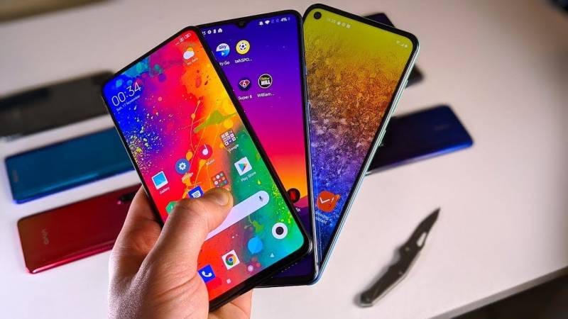 Türkiyədə smartfon satışları kəskin azaldı: İki ilin ən aşağı göstəricisi