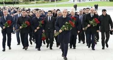 İqtisadiyyat Nazirliyi Anım Günündə Zəfər parkını ziyarət edib Xəbər şəkili