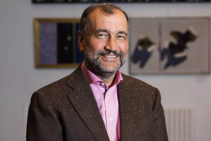 <b>Forbes</b> Milyarderlər Siyahısı: <b>Hamdi Ulukaya</b> Türkiyənin Ən Zəngin Adamı Oldu, <b>Murat Ülker</b> İkinci Sıraya Düşdü