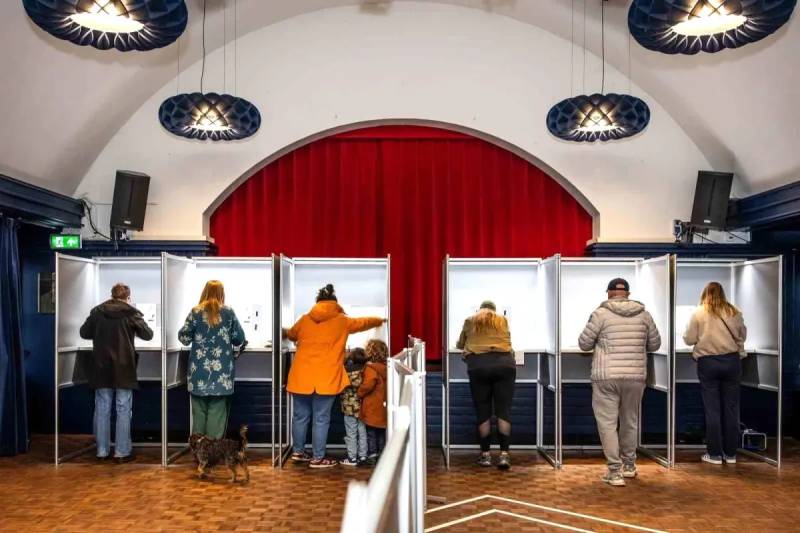 Rəsmi Olmayan Nəticələrə Görə Hollandiya Seçkilərində D66 Partiyası Öndədir: Rob Yetten Baş Nazir Olmağa Hazırlaşır