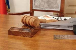 Sinaqoqa qarşı terror aktı həyata keçirməyə cəhddə təqsirləndirilən şəxsə hökm oxunub Xəbər şəkili