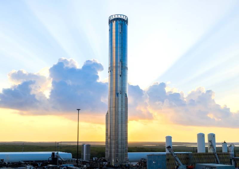 SpaceX-in Təkmilləşdirilmiş "Starship" Raketinin Gücləndiricisi Sınaqlar Zamanı Partladı