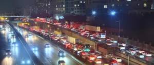 "20 Yanvar" dairəsində yola dağılan yük sıxlığa səbəb olub Xəbər şəkili