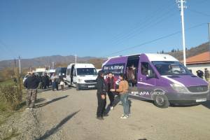 Növbəti köç karvanı Xocavəndin Qırmızı Bazar qəsəbəsinə çatıb