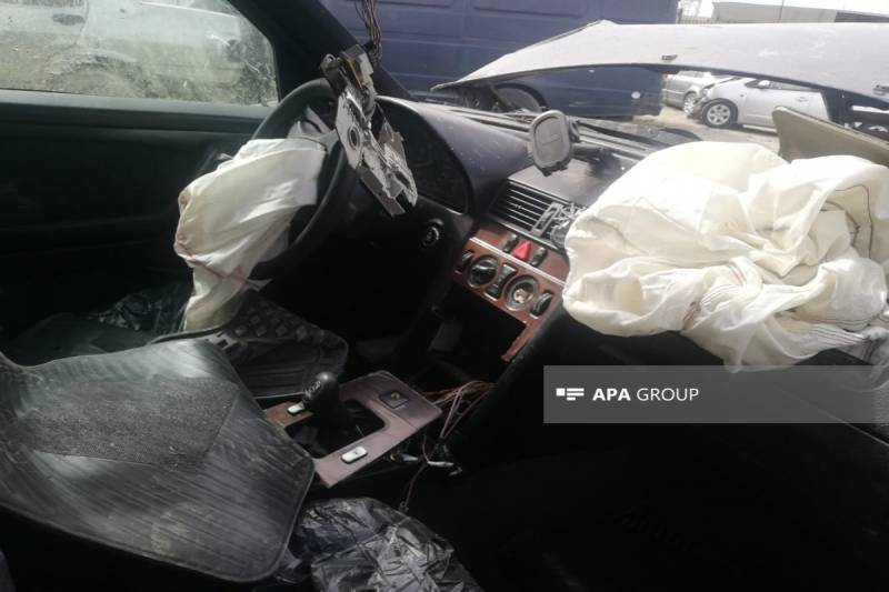 Balakəndə maşın maneəyə çırpılıb, sürücü ölüb