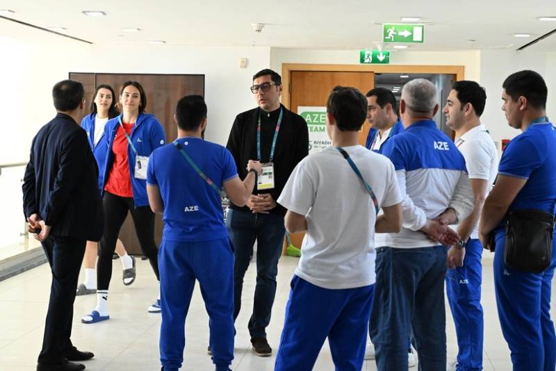 Fərid Qayıbov Ər-Riyadda Azərbaycan idmançıları ilə görüşüb