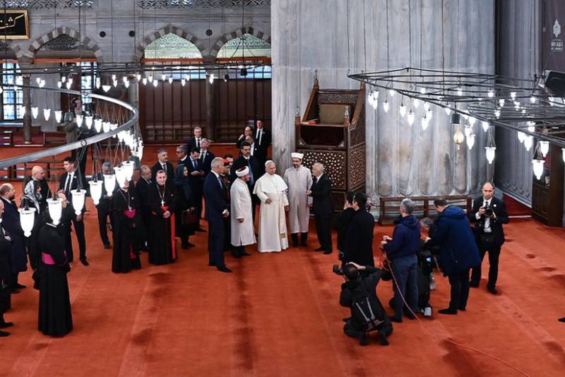 Roma Papası Sultan Əhməd məscidini ziyarət edib