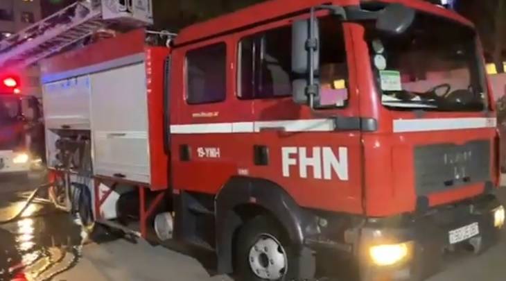 Nizami rayonunda çoxmərtəbəli yaşayış binasında yanğın baş verib (VİDEO)