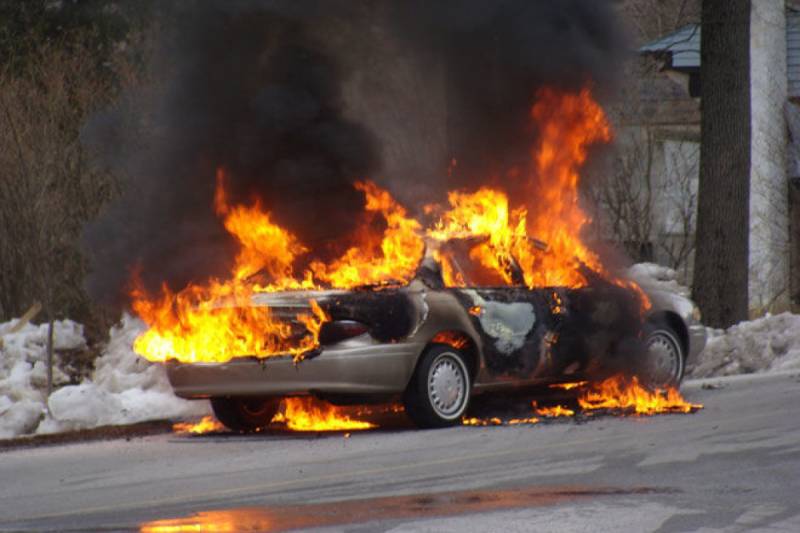 Göygöldə “Nissan” markalı minik avtomobili yanıb