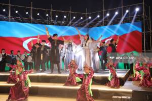 Naxçıvanda Zəfər Gününə həsr olunan konsert keçirilib, atəşfəşanlıq olub - FOTO