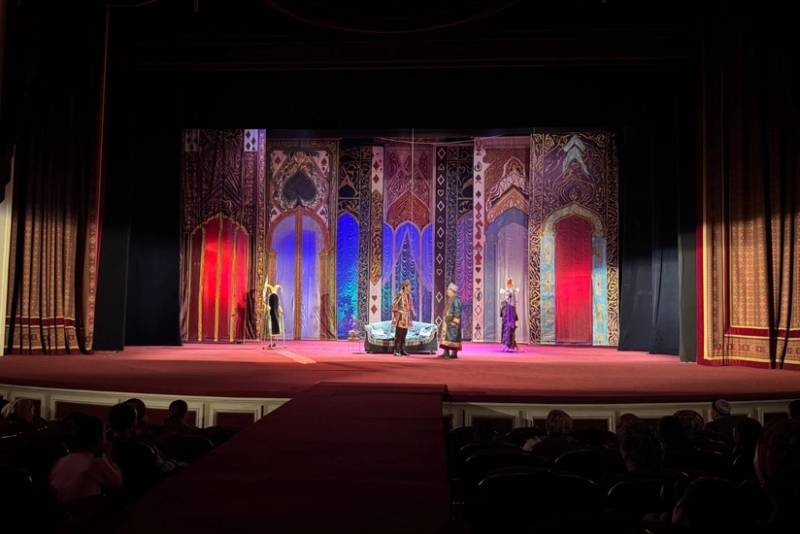 Aşqabadda Üzeyir Hacıbəylinin "Ər və arvad" operettası türkmən dilində təqdim olunub