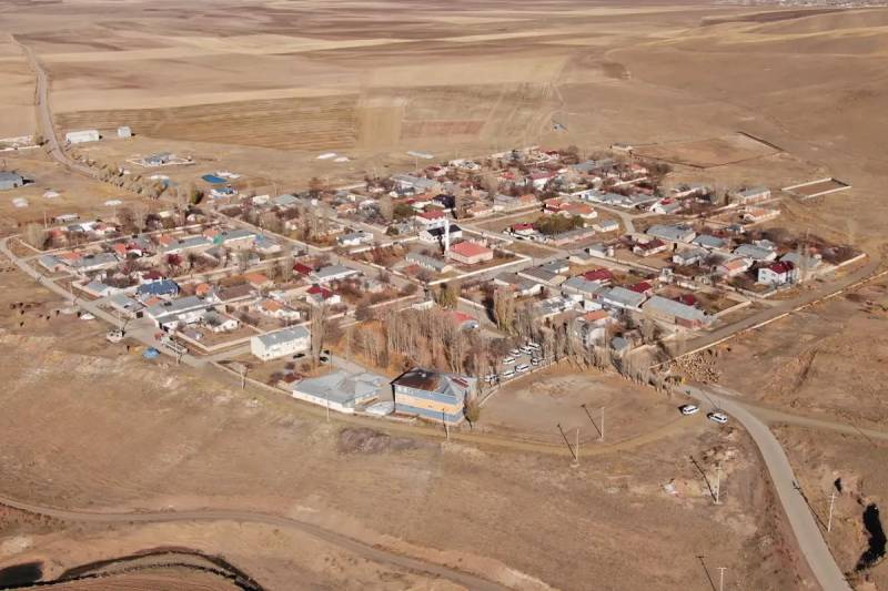 Simmetrik Planı ilə Seçilən Vanın Özalp Məhəlləsi Payız Gözəlliyi ilə Heyran Edir Xəbər şəkili