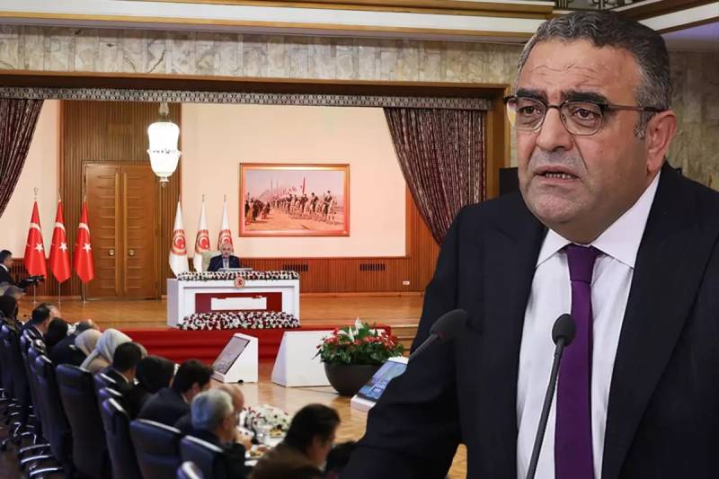 Sezgin Tanrıkulu: CHP İmralıya Səfərə Qarşı Çıxmadı, Lakin Fərqli Üsul Təklif Etdi
