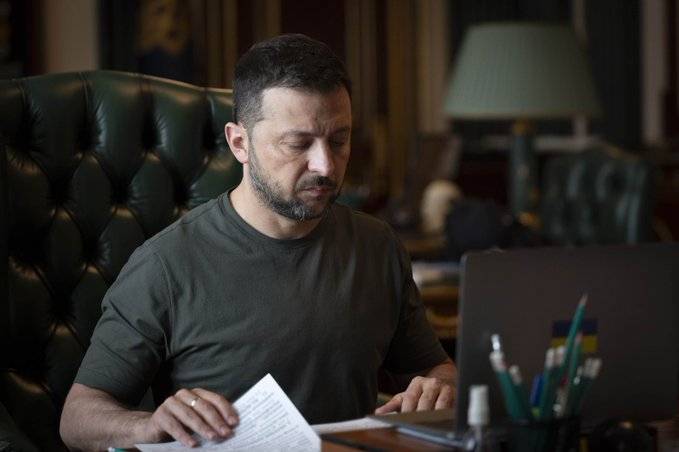 Zelenski Türkiyəyə səfər edib