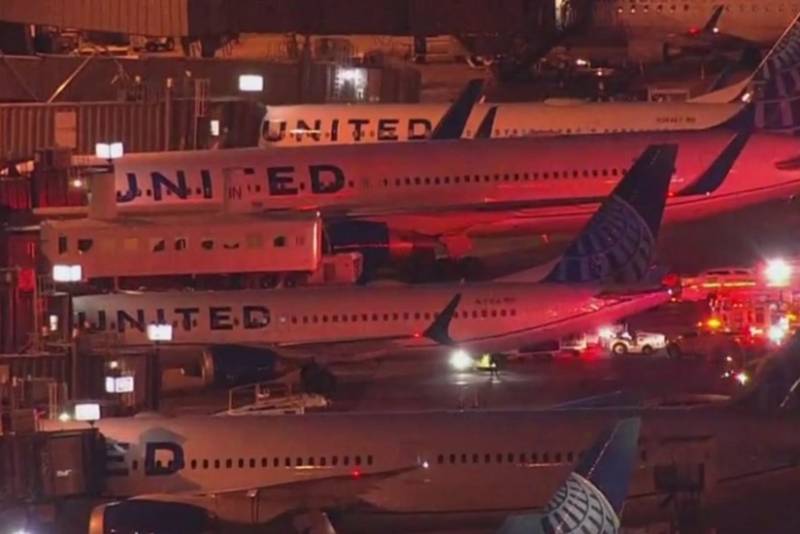 ABŞ-də hava limanında nəqliyyat vasitəsi ilə terminal toqquşub, xəsarət alanlar var