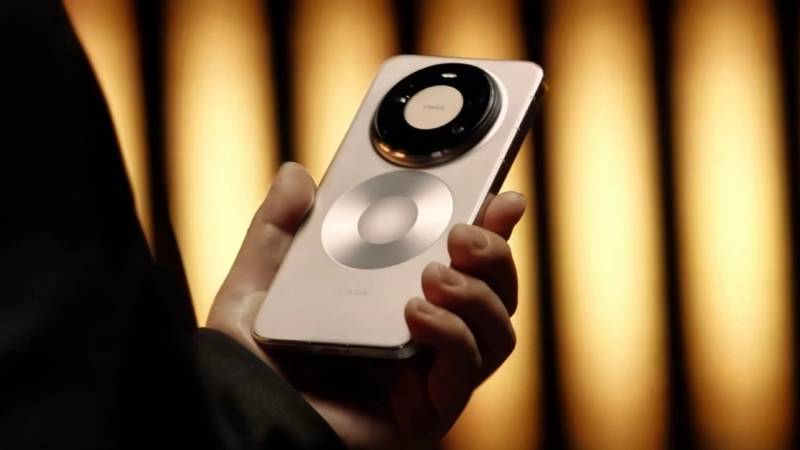 Huawei Mate 80 Seriyası 14 Günlük Batareya Ömrü Və "Açıq Hava Rejimi" İlə Təqdim Olunur