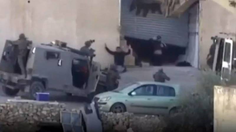 İsrail Əsgərləri Təslim Olmağa Çalışan İki Fələstinlini Güllələyib: Hadisənin Videosu Yayılıb Xəbər şəkili