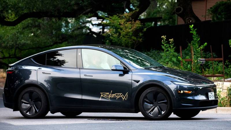 Elon Maskın Robotaksi Vədi Yerində Qalır: Hədəfdən 90% Kənarlaşma