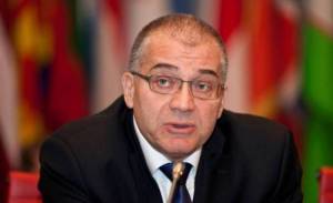 O, 31 ildir nazir müavini işləyir - FOTO