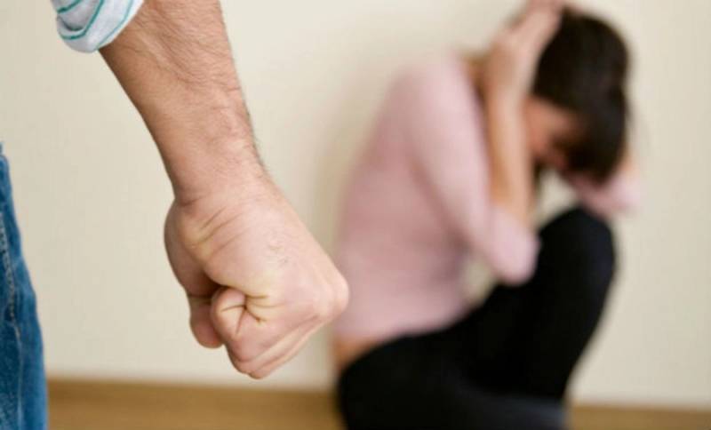 Bakıda ər sosial karta görə arvadını döydü