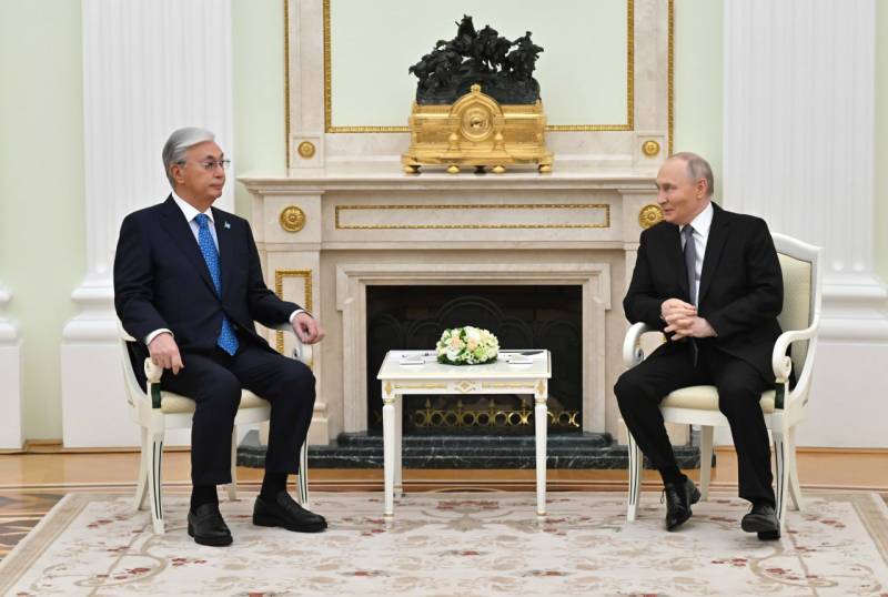 Tokayev və Putin arasında qeyri-rəsmi görüş iki saat yarımdan çox davam edib