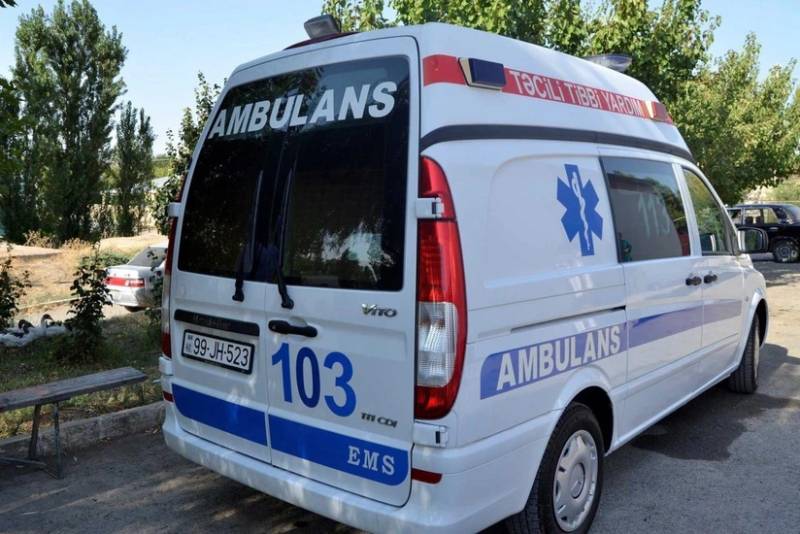 Abşeronda şirniyyat sexində kişinin əli dəzgahda qalıb