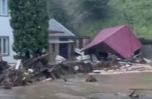 İndoneziyada daşqın və torpaq sürüşməsi: çoxlu sayda həlak olan var Xəbər şəkili