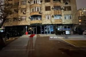 Ötən gün yanğının baş verdiyi binanın sakinləri hələ də evlərinə buraxılmayıb - FOTO