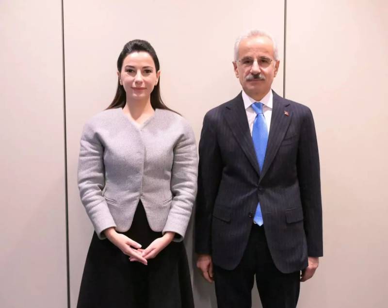Türkiyə Nəqliyyat Naziri Londonda Gürcüstanlı Həmkarı ilə Strateji Əlaqələri Danışdı Xəbər şəkili