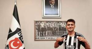 Məşhur futbolçu sevgilisinə 8 milyonluq üzük bağışladı Xəbər şəkili