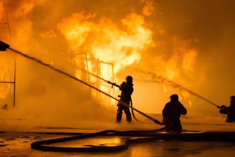 Bakıda bir dam altında tikilən müxtəlif obyektlərdə yanğın olub