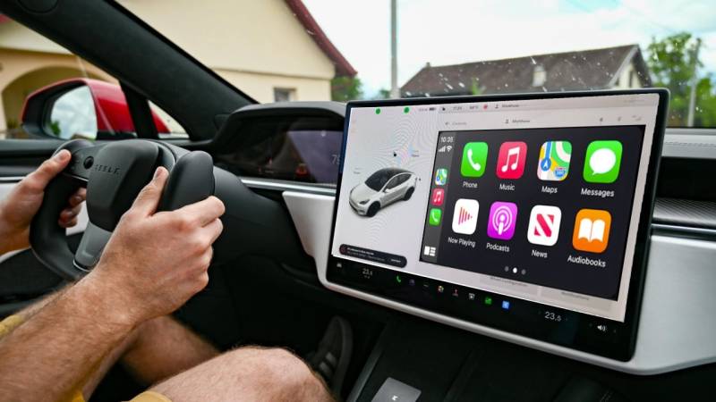 Tesla Nəhayət Apple CarPlay Dəstəyini Əlavə Edə Bilər: Şirkət Daxili Testlərə Başlayıb