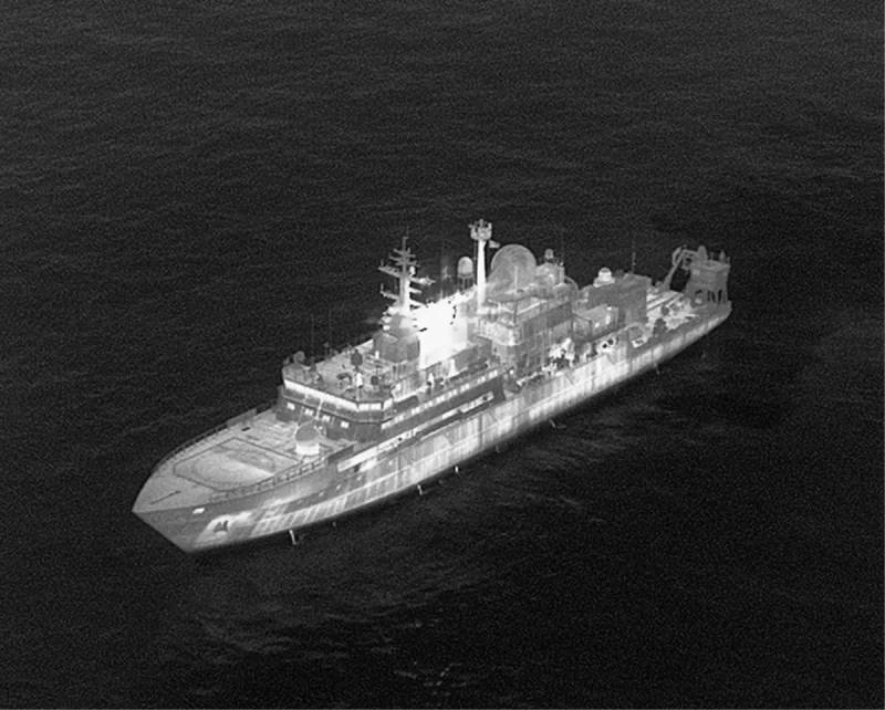 İngiltərə Rusiya Kəşfiyyat Gəmisi "Yantar"ı Şotlandiya Sahillərində İzləyir: Təhdid və Hərbi Xəbərdarlıq