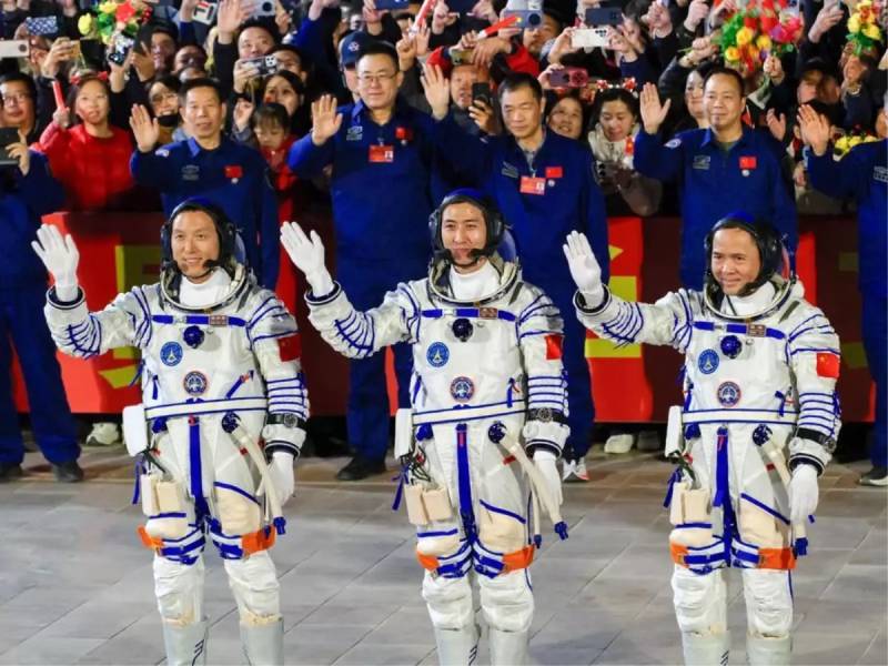 Çin "Shenzhou-21" Missiyası ilə Üç Astronavtı Kosmosa Yolladı: Tarixi Görüş Baş Tutdu