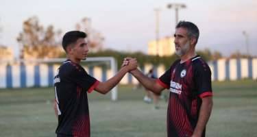 ​Ata-oğul eyni komandada oynayır 