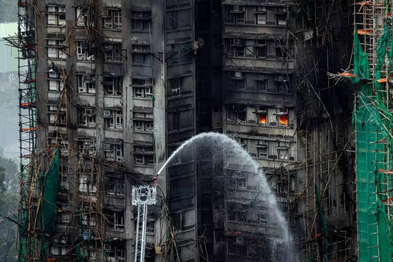 Honq Konq Yanğını: Tay Po Yaşayış Kompleksində Ölənlərin Sayı 75-ə Çatdı, 280 Nəfər İtkindir Xəbər şəkili