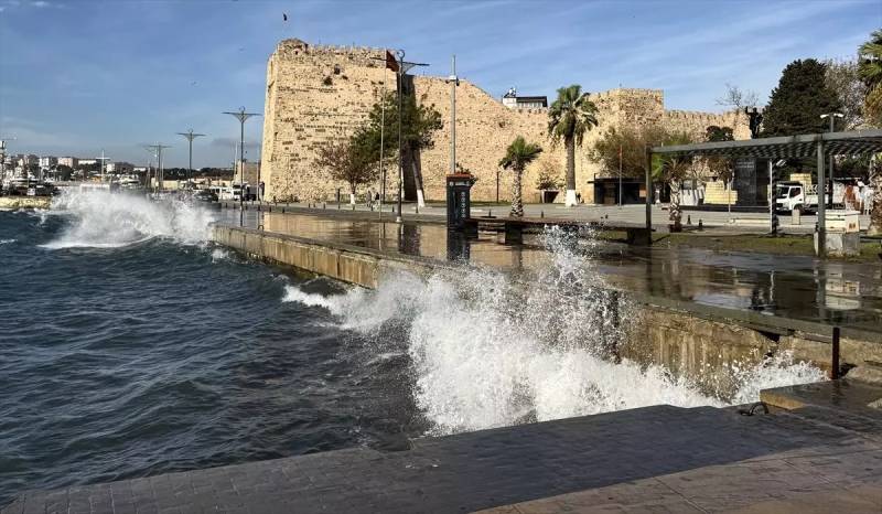 Qara Dənizdəki Fırtına Sinop Sahillərini Vurub: Gəmilər Limanlara Sığındı Xəbər şəkili