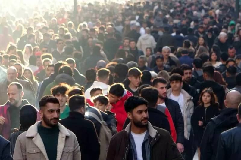 Türkiyə Əhalisi Yeni Rekord Həddə Çatdı: Son Statistika və Prezidentin Xəbərdarlığı
